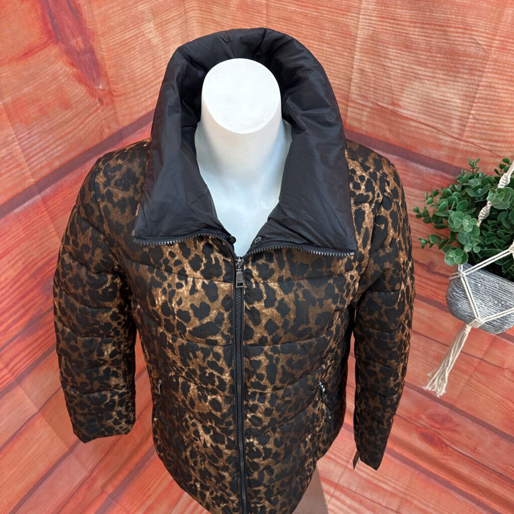 TAHARI LEOPARD PUFFER COAT SIZE MEDIUM