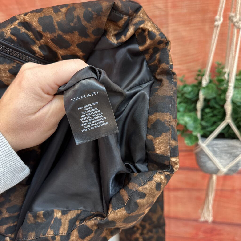 TAHARI LEOPARD PUFFER COAT SIZE MEDIUM