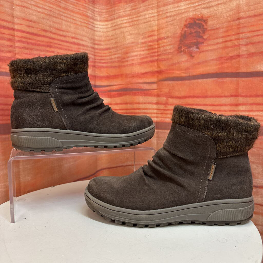 Brown Slip-On Boots with Knit Collar