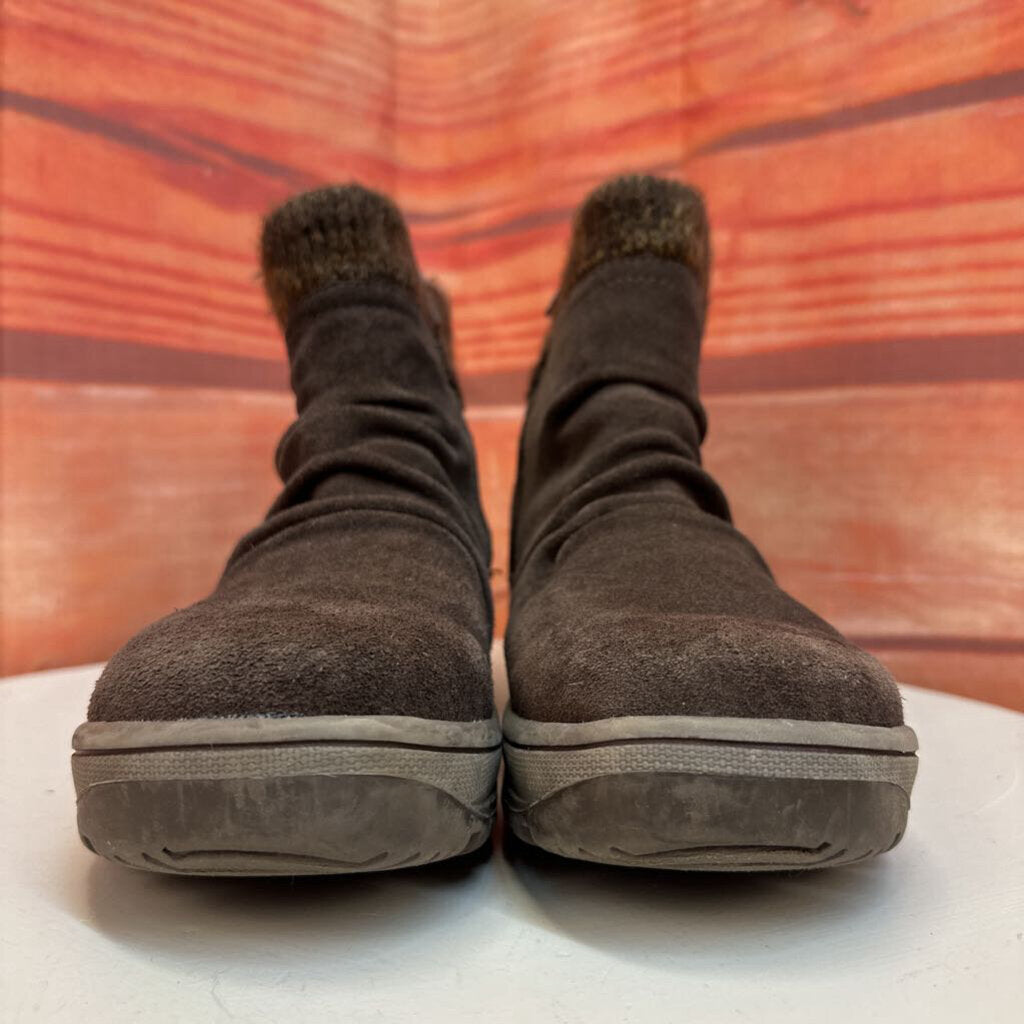Brown Slip-On Boots with Knit Collar