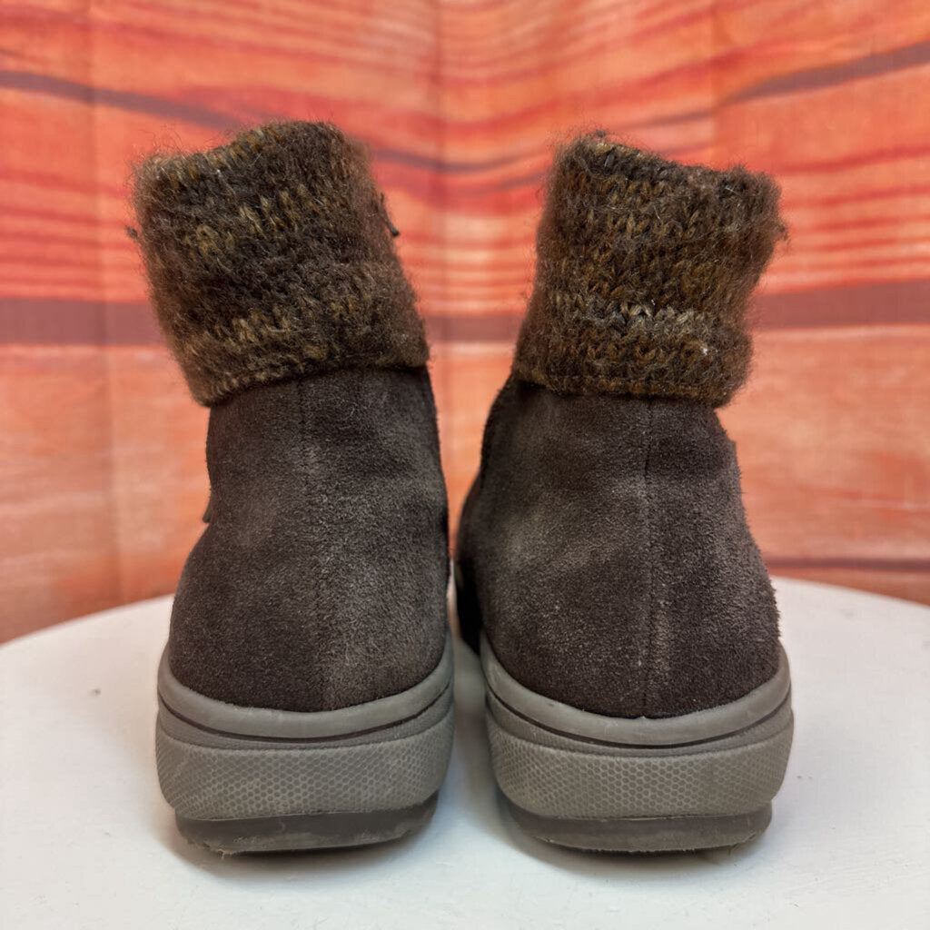 Brown Slip-On Boots with Knit Collar