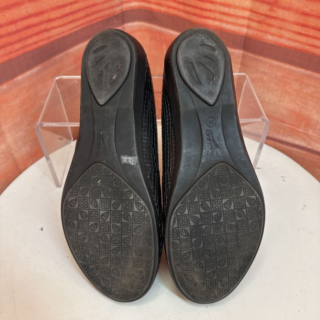 Black Flat Shoes with Crocodile Texture
