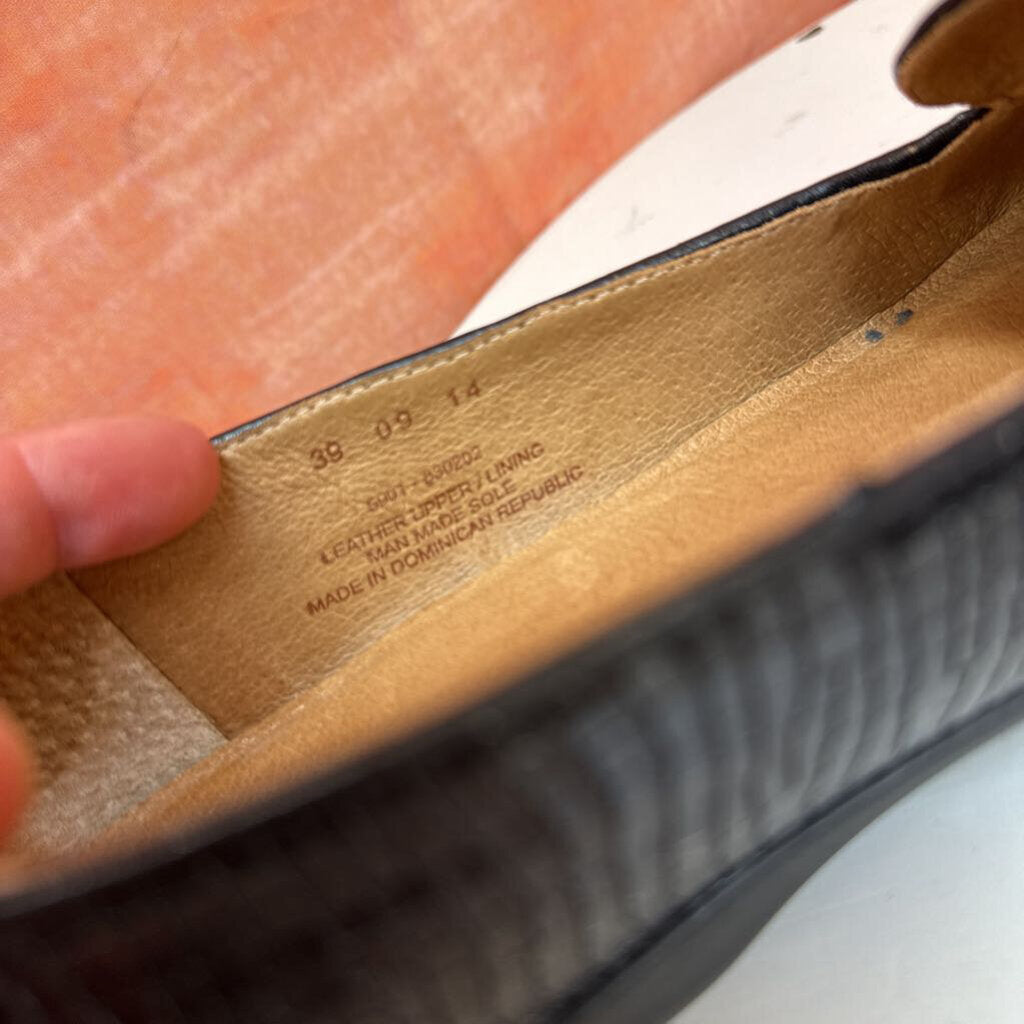 Black Flat Shoes with Crocodile Texture