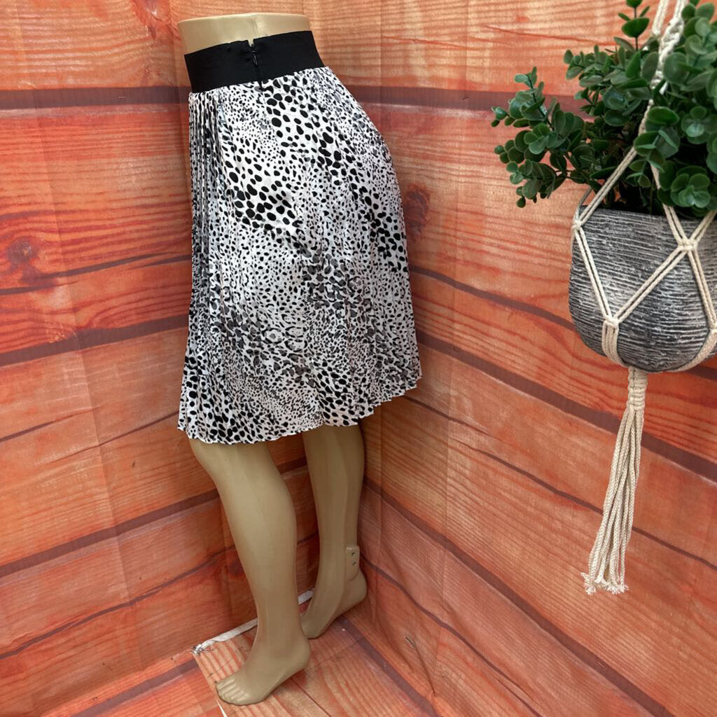 White House Black Market Animal Print Pleated Skirt