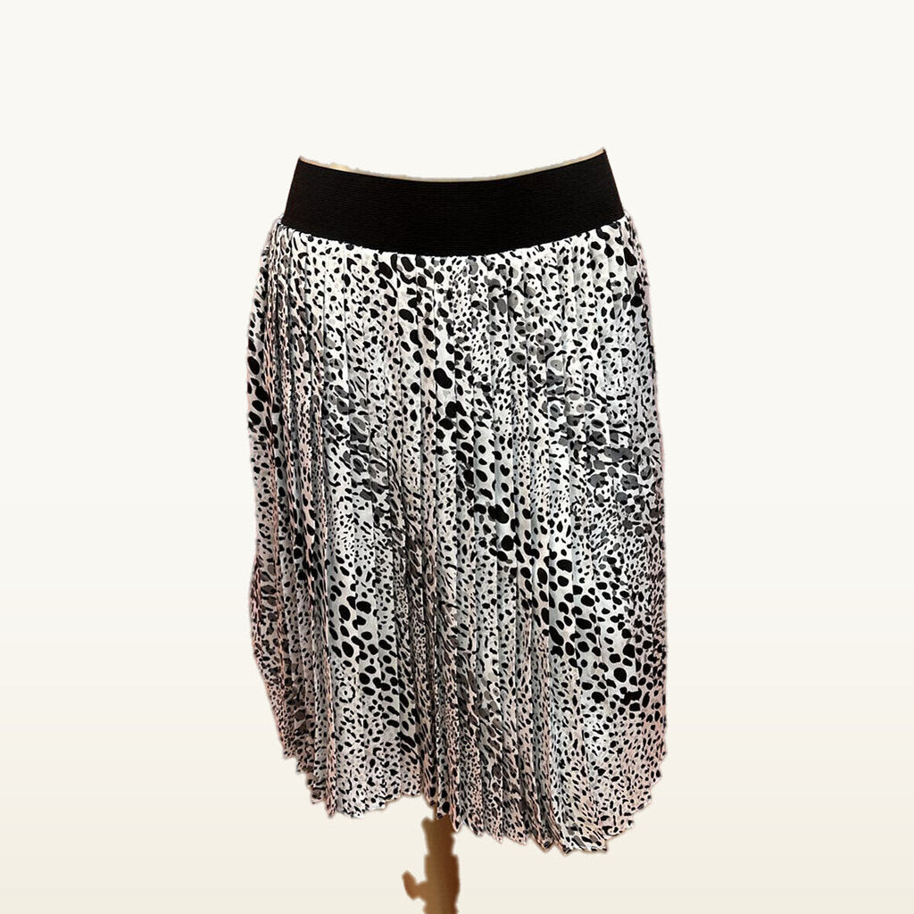 White House Black Market Black and White Animal-Print Pleated Skirt - 10