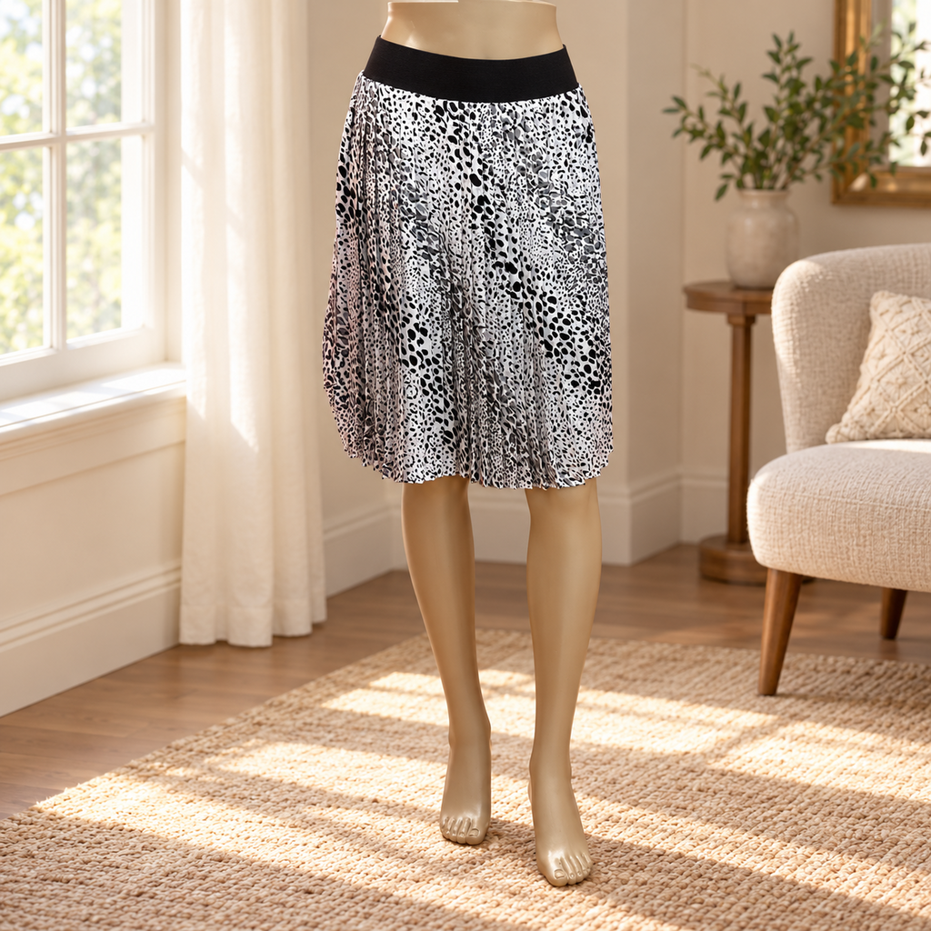 White House Black Market Black and White Animal-Print Pleated Skirt - 10