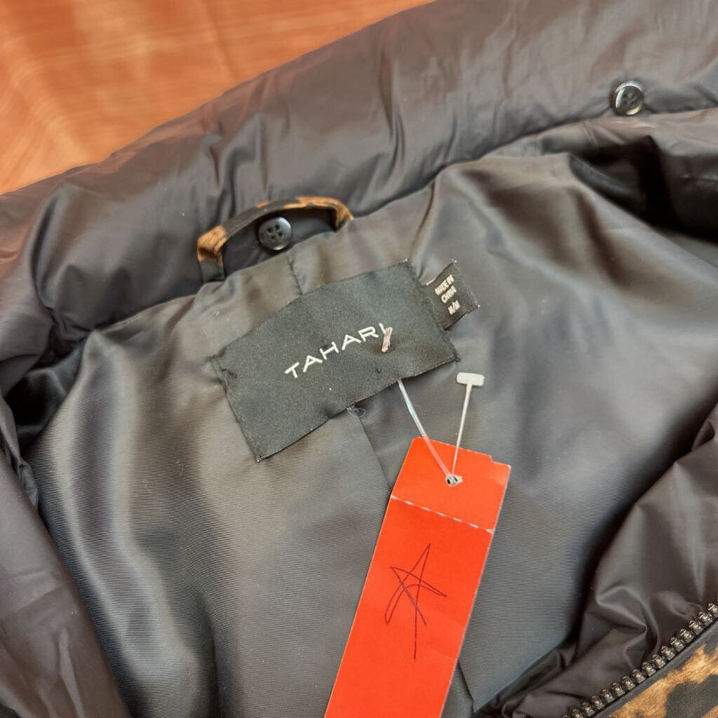 TAHARI LEOPARD PUFFER COAT SIZE MEDIUM