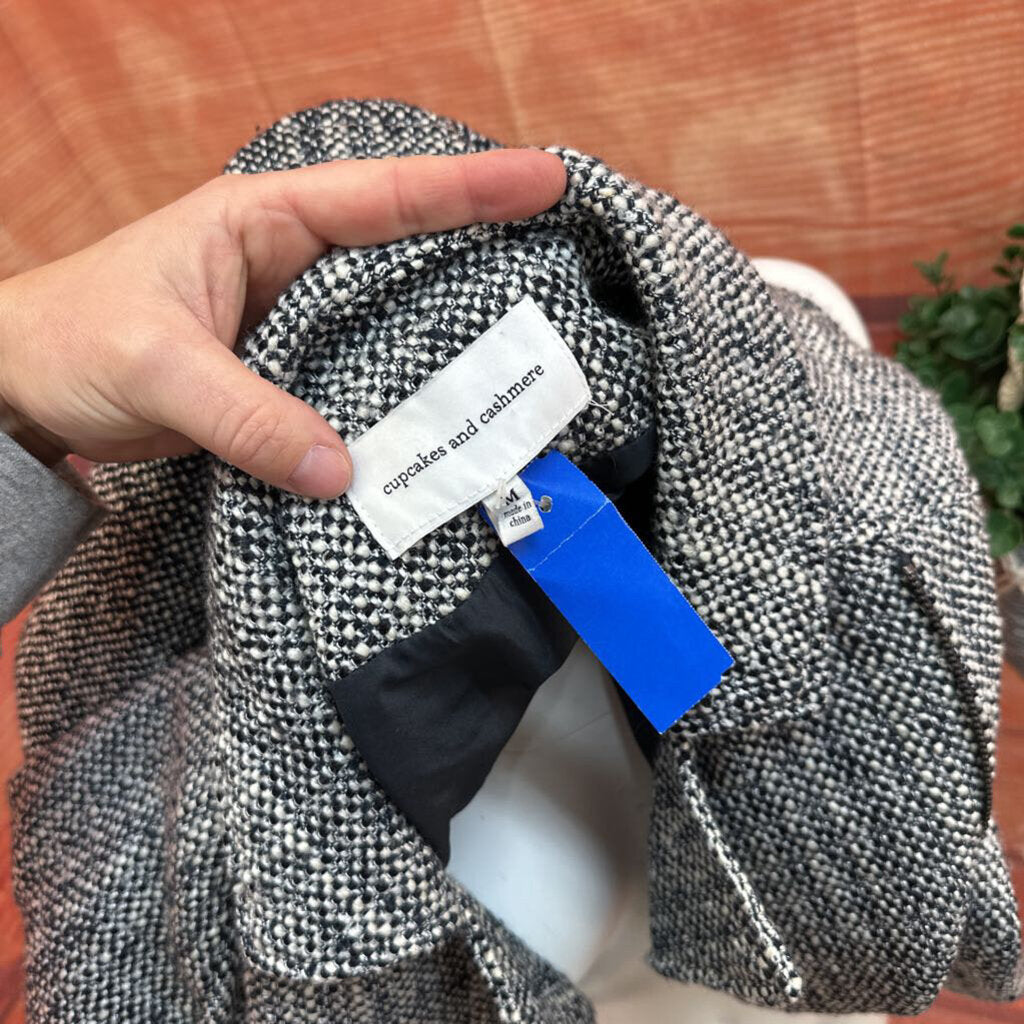 CUPCAKES & CASHMERE WHITE TWEED MOTO JACKET SIZE MEDIUM