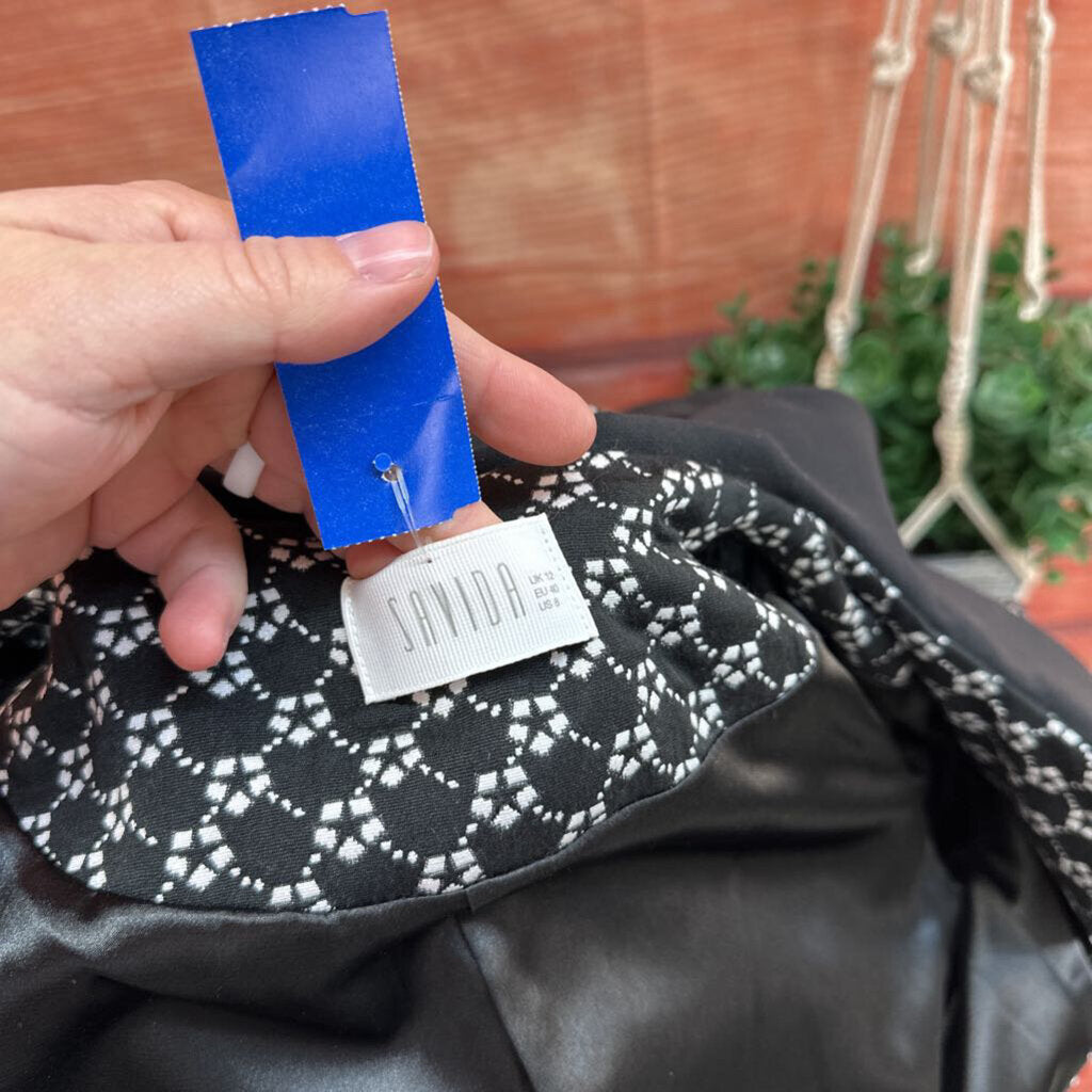 SAVIDA BLACK WHITE COAT SIZE 8