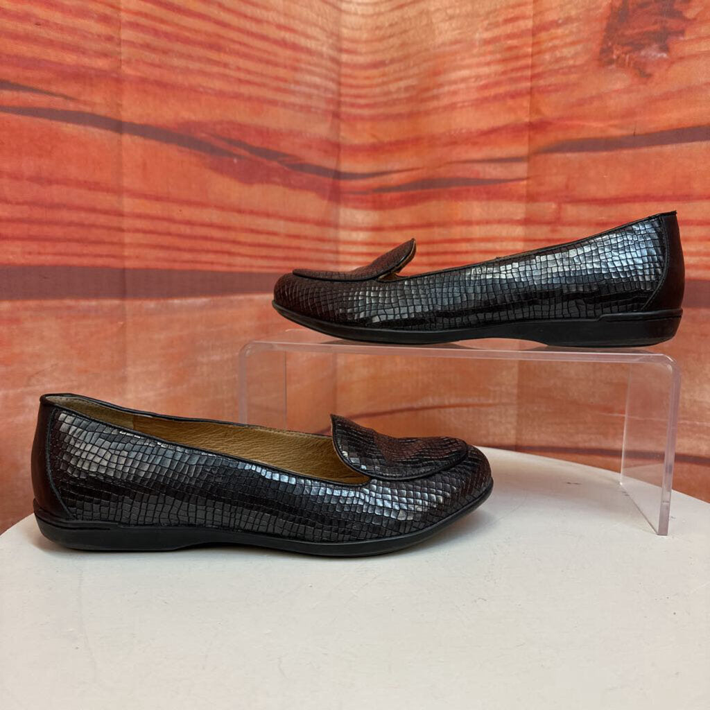 Black Flat Shoes with Crocodile Texture